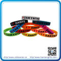 Bracelets de bracelets de silicone de Debossed 1/2 bande de pouce pour des cadeaux de promotion